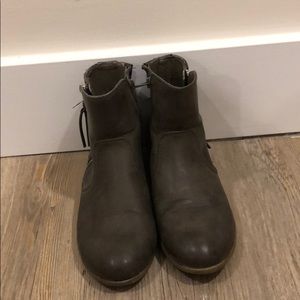 White Mountain Brown Women’s Booties Size 6